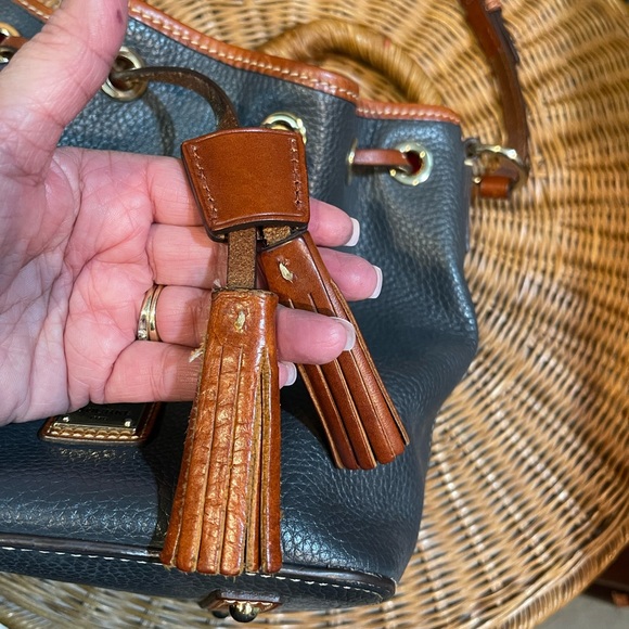 Small Dooney Bucket bag - Picture 6 of 11